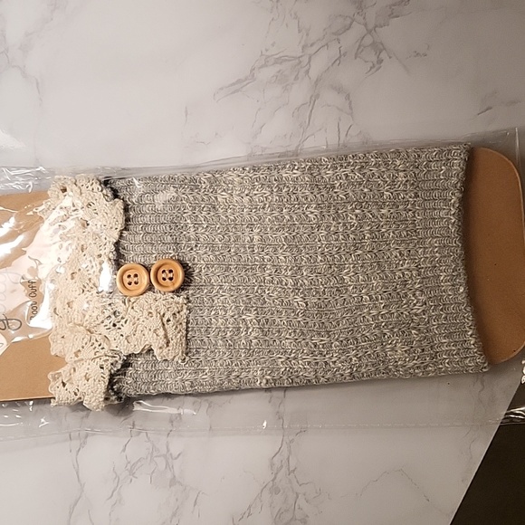 WOMEN'S GRAY CROCHET TRIMMED BOOT CUFFS - Picture 2 of 5